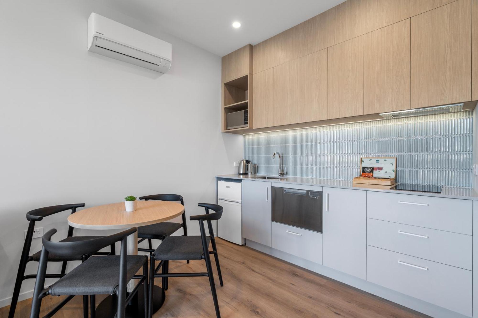 Tasman Holiday Parks - Papamoa Beach Esterno foto A kitchen in a student apartment at the University of Melbourne