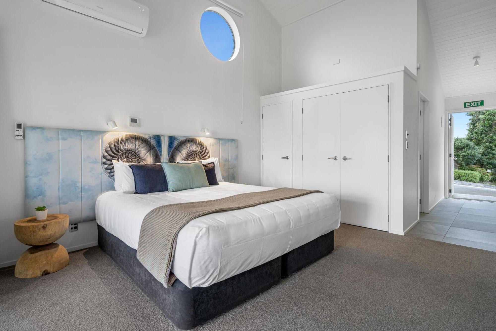 Tasman Holiday Parks - Papamoa Beach Esterno foto A bedroom at the hotel