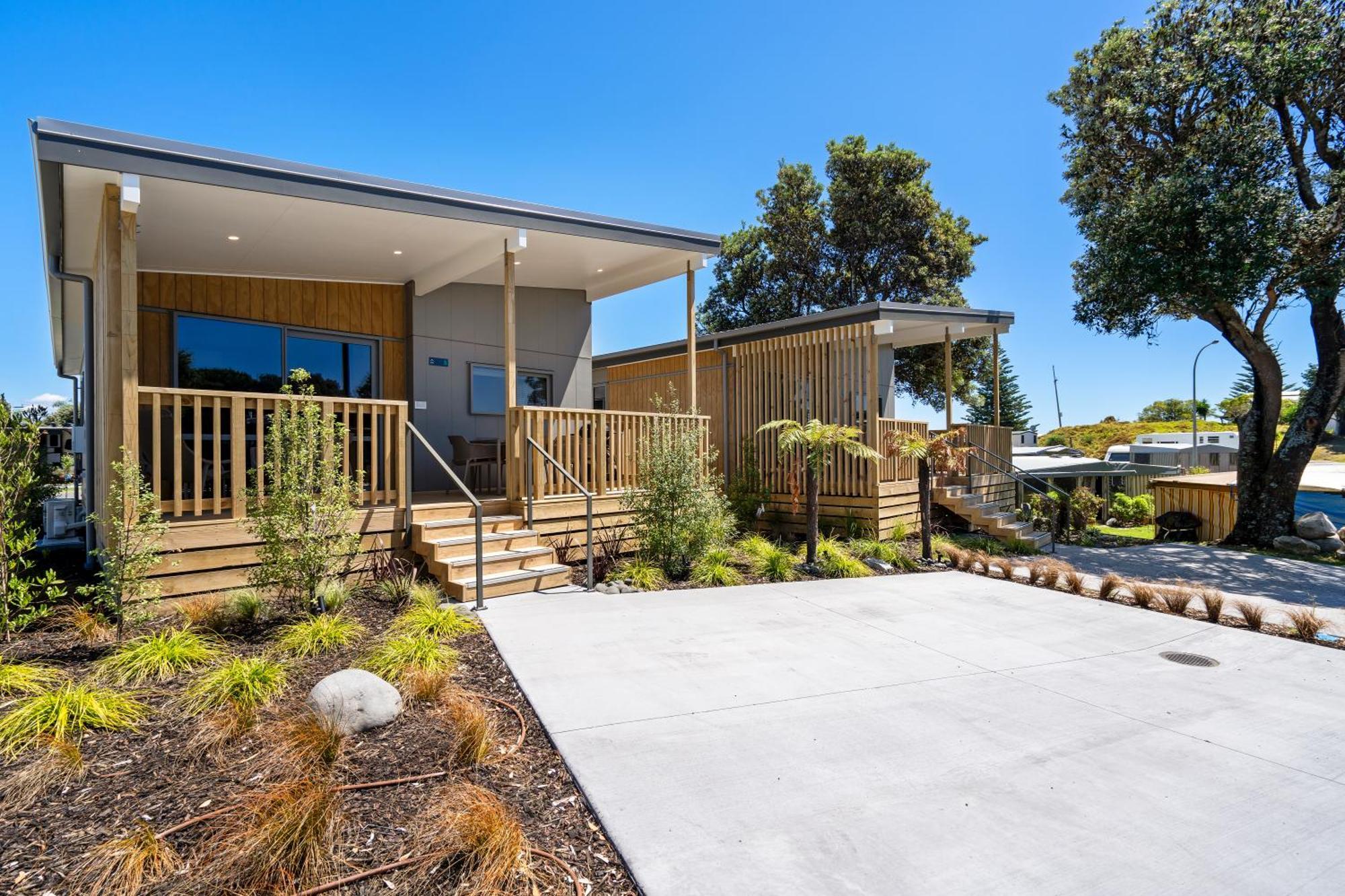 Tasman Holiday Parks - Papamoa Beach Esterno foto The new classroom block at the school